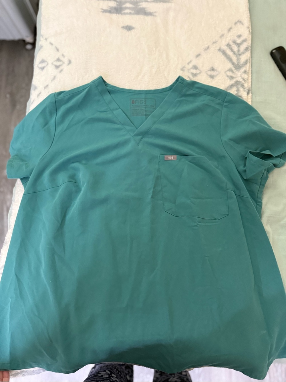 Figs Women’s Teal V-Neck Scrub Top